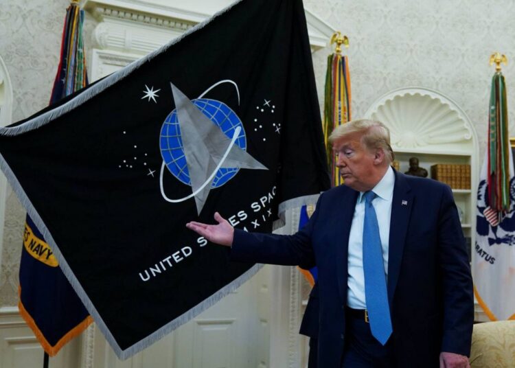El presidente electo Donald Trump aprobó la creación de la Fuerza Espacial en 2019 durante su primer mandato; ahora, el servicio quiere un presupuesto mayor. (Alex Brandon/AP)