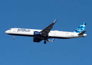 Piloto de JetBlue evita por poco un accidente aéreo con la Fuerza Aérea de EE.UU. cerca de Venezuela