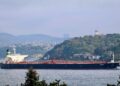 El petrolero Qendil transita por el Bósforo en ruta hacia el mar Mediterráneo, en Estambul, Turquía, 6 de noviembre de 2025. REUTERS/Yoruk Isik/Foto de archivo