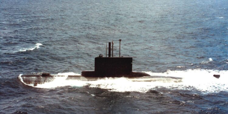 El submarino ARA San Luis en superficie. Crédito: archivo