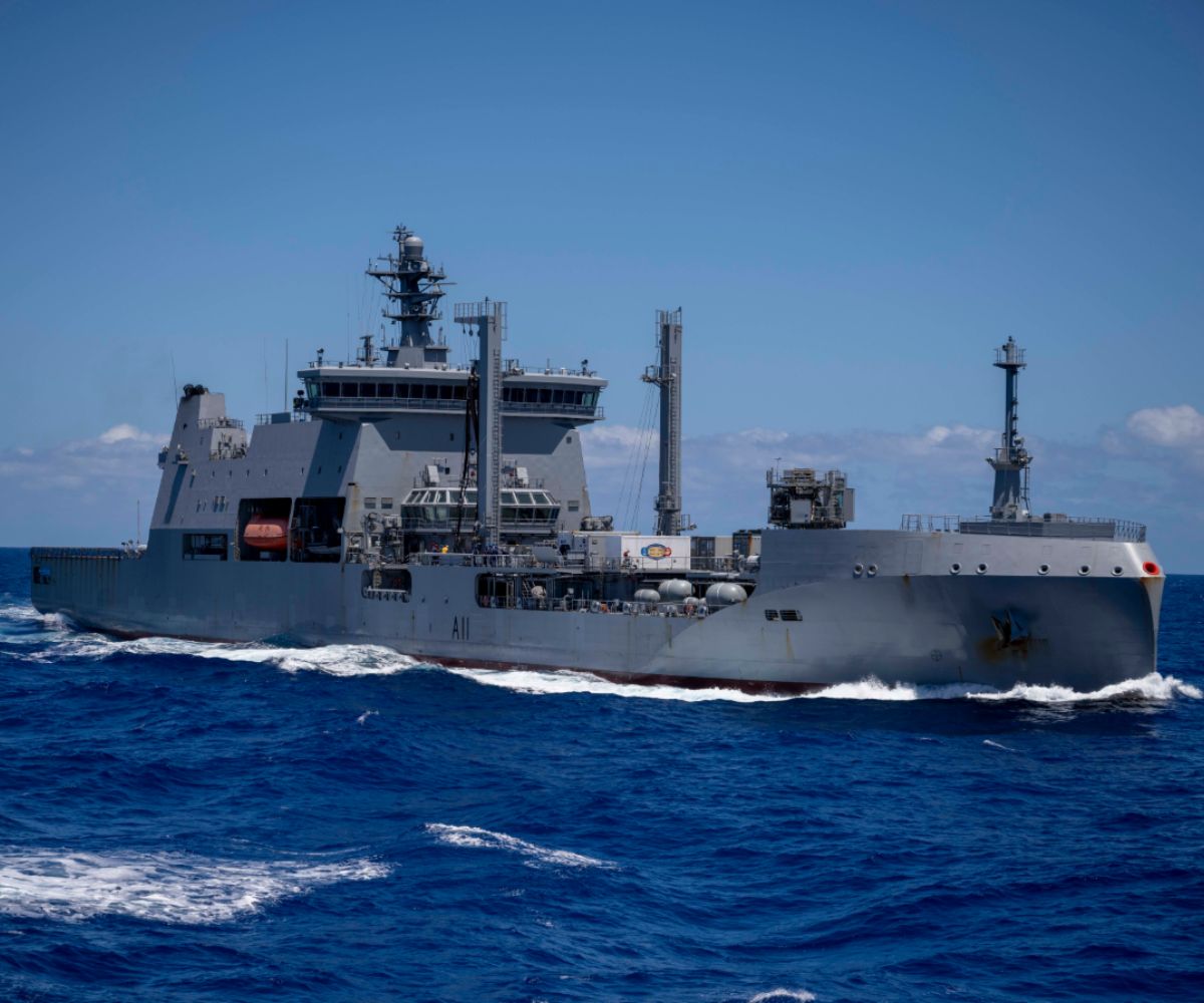 Buque auxiliar de reabastecimiento de combustible de la Armada Real de Nueva Zelanda HMNZS Aotearoa (A 11)