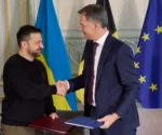 El presidente ucraniano, Volodymyr Zelensky, junto al primer ministro belga Bart De Wever