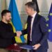 El presidente ucraniano, Volodymyr Zelensky, junto al primer ministro belga Bart De Wever