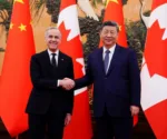 El primer ministro de Canadá, Mark Carney, y el presidente de China, Xi Jinping se estrechan la mano en Beijing