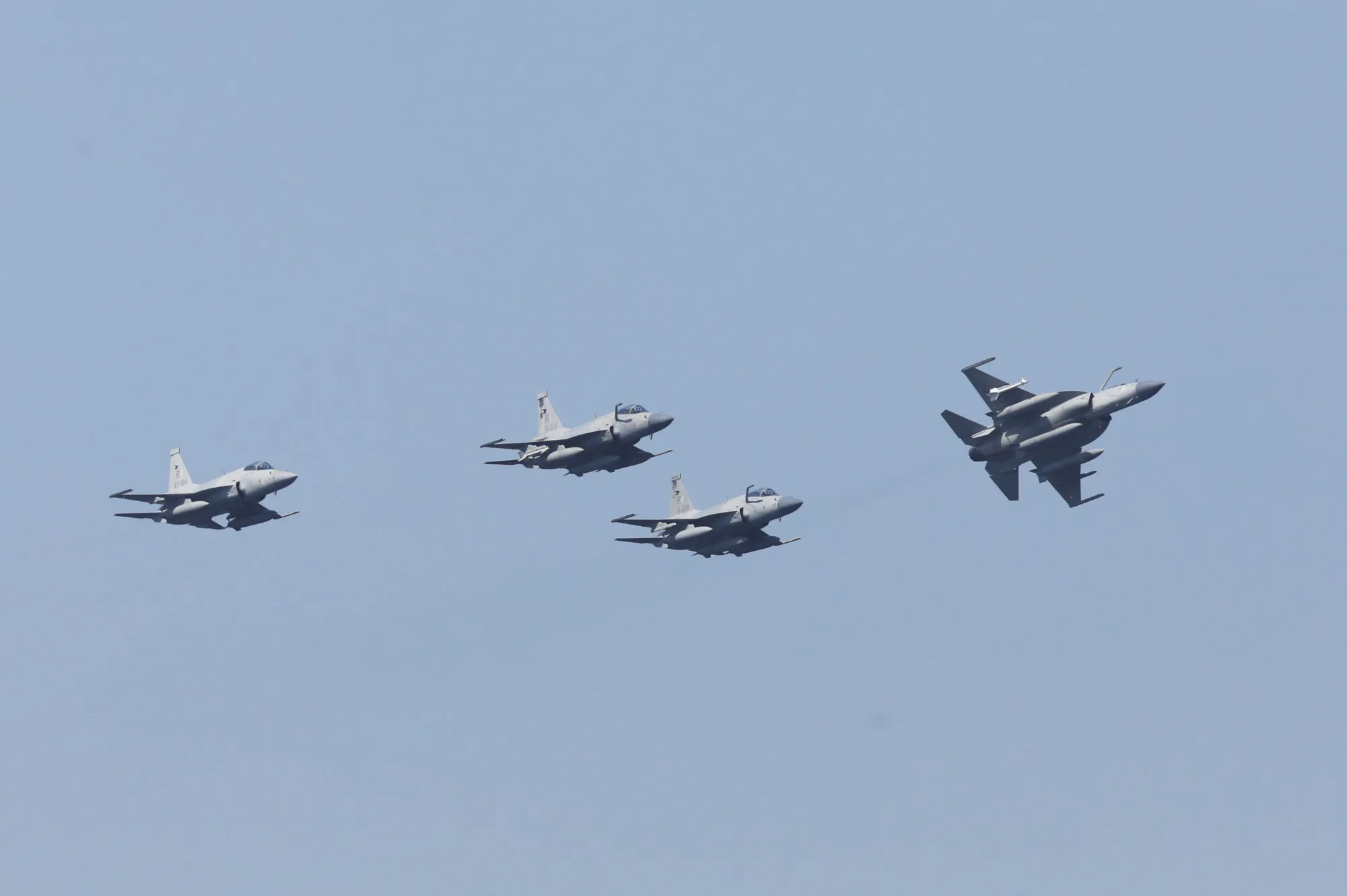 Según se informa, Pakistán está ultimando un acuerdo de 1.500 millones de dólares para suministrar a Sudán armas y aviones, incluidos 10 aviones de ataque ligero Karakoram-8 y más de 200 drones.