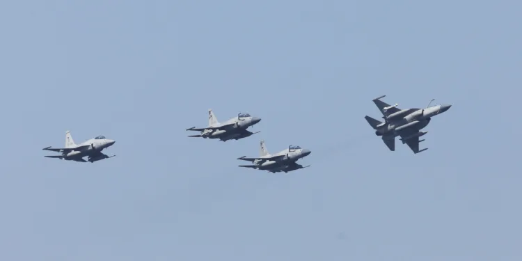 Según se informa, Pakistán está ultimando un acuerdo de 1.500 millones de dólares para suministrar a Sudán armas y aviones, incluidos 10 aviones de ataque ligero Karakoram-8 y más de 200 drones.