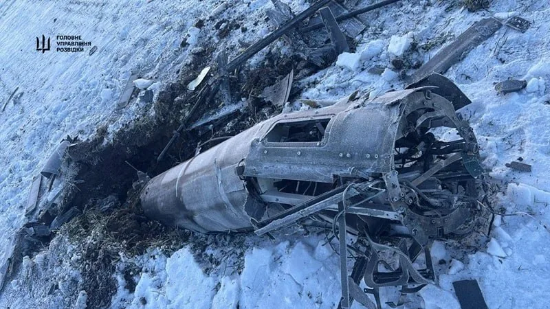 Esta imagen, proporcionada por GUR, aparentemente muestra los restos parciales de un Geran-5. Dirección de Inteligencia de Defensa de Ucrania (GUR)