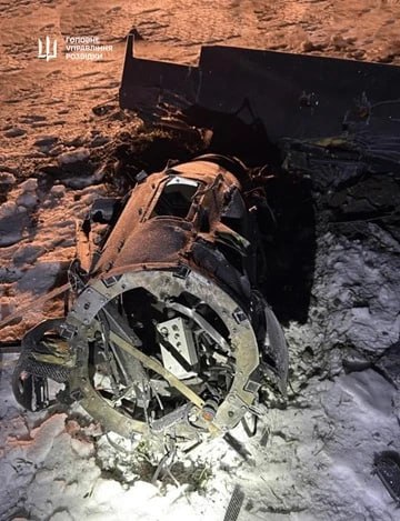 Esta imagen, proporcionada por GUR, aparentemente muestra los restos parciales de un Geran-5. Dirección de Inteligencia de Defensa de Ucrania (GUR)