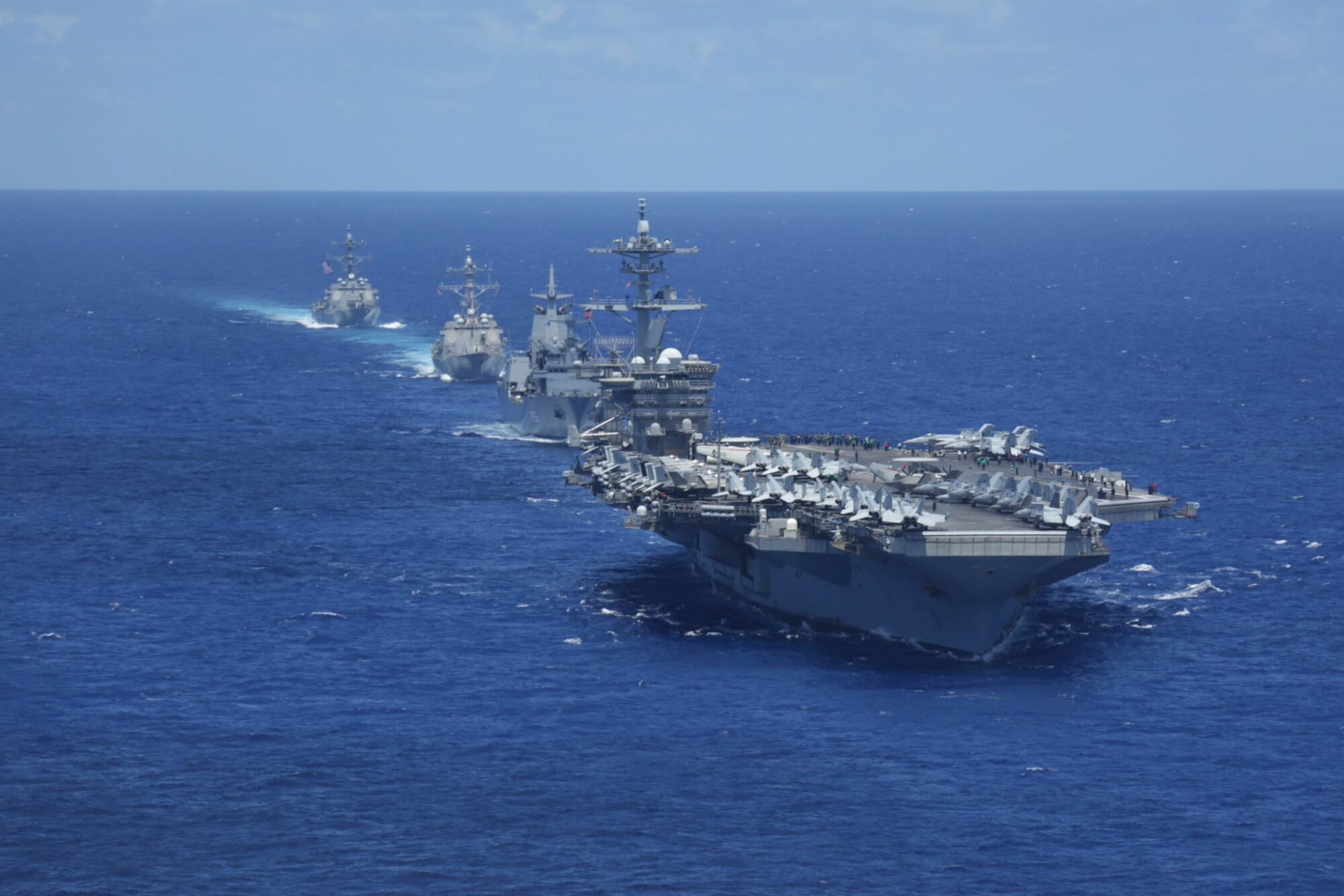 El Pentágono ordenó al grupo de ataque del portaaviones USS Abraham Lincoln que abandonara el Mar de China Meridional y se dirigiera hacia Oriente Medio.