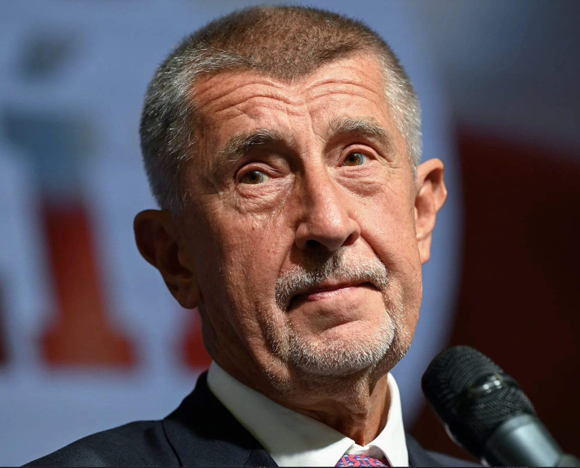 El apoyo actual de Chequia a Ucrania es excesivamente caro, poco transparente y defectuoso