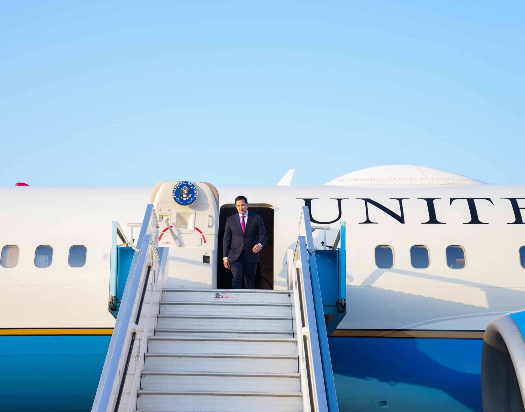 El secretario de Estado, Marco Rubio, llegó a Israel para reafirmar el compromiso inquebrantable de Estados Unidos con la seguridad de Israel y colaborar con sus socios para implementar el histórico plan de paz del presidente Trump y aprovechar el impulso hacia una paz duradera y la integración en el Medio Oriente. Crédito: Cuenta X de Marco Rubio