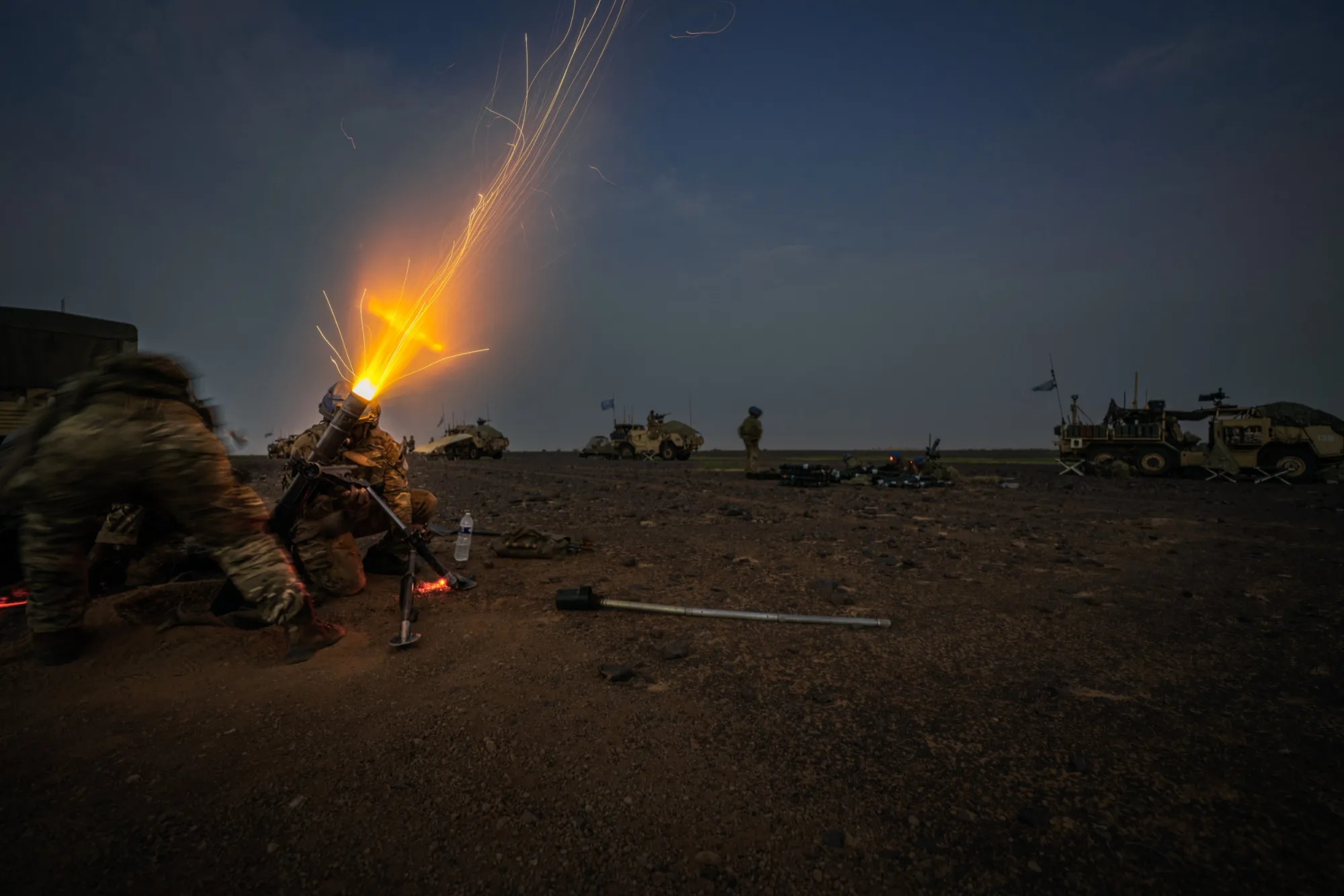 La SDR busca llevar a las Fuerzas Armadas hacia una preparación real de guerra, pero el desfase presupuestario —estimado en hasta £28.000 millones en la próxima década— amenaza con dejar al Reino Unido sin capacidad plena para responder a un conflicto de gran escala.