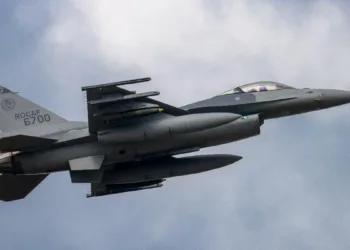 Un caza F-16AM de la Fuerza Aérea de Taiwán desapareció del radar durante un vuelo de entrenamiento nocturno y posteriormente se confirmó su accidente. El piloto se eyectó sin problemas aunque su paradero es desconocido. La Fuerza Aérea ha iniciado operaciones completas de búsqueda aérea y marítima.