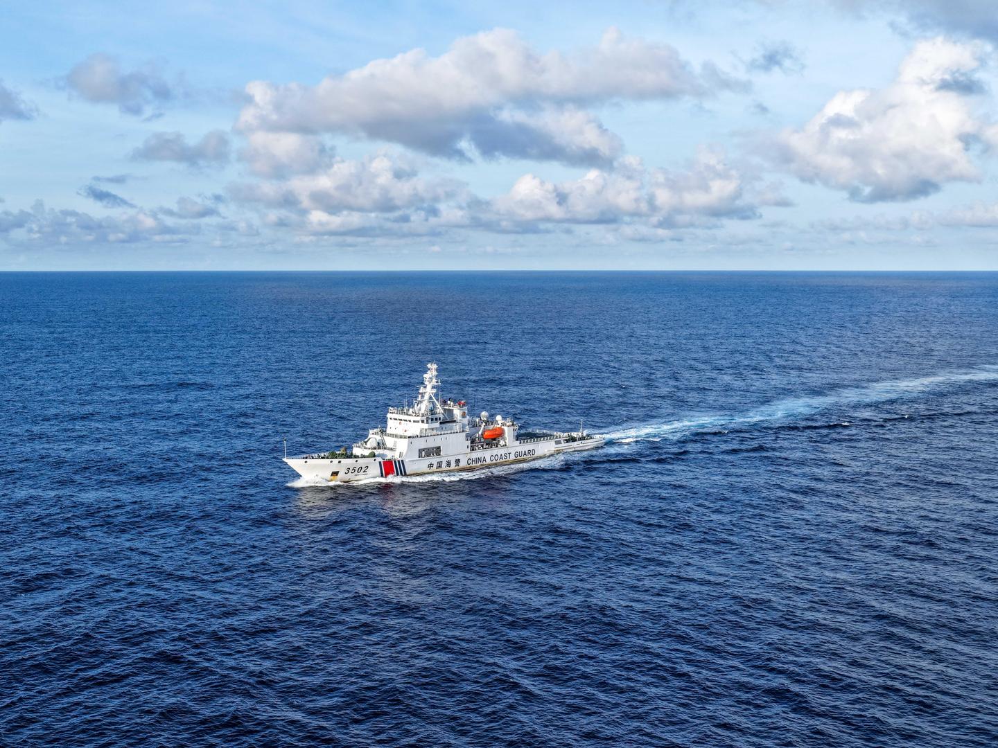 El buque Huangyan de la Guardia Costera de China (CCG) realizó patrullas de rutina en las aguas territoriales