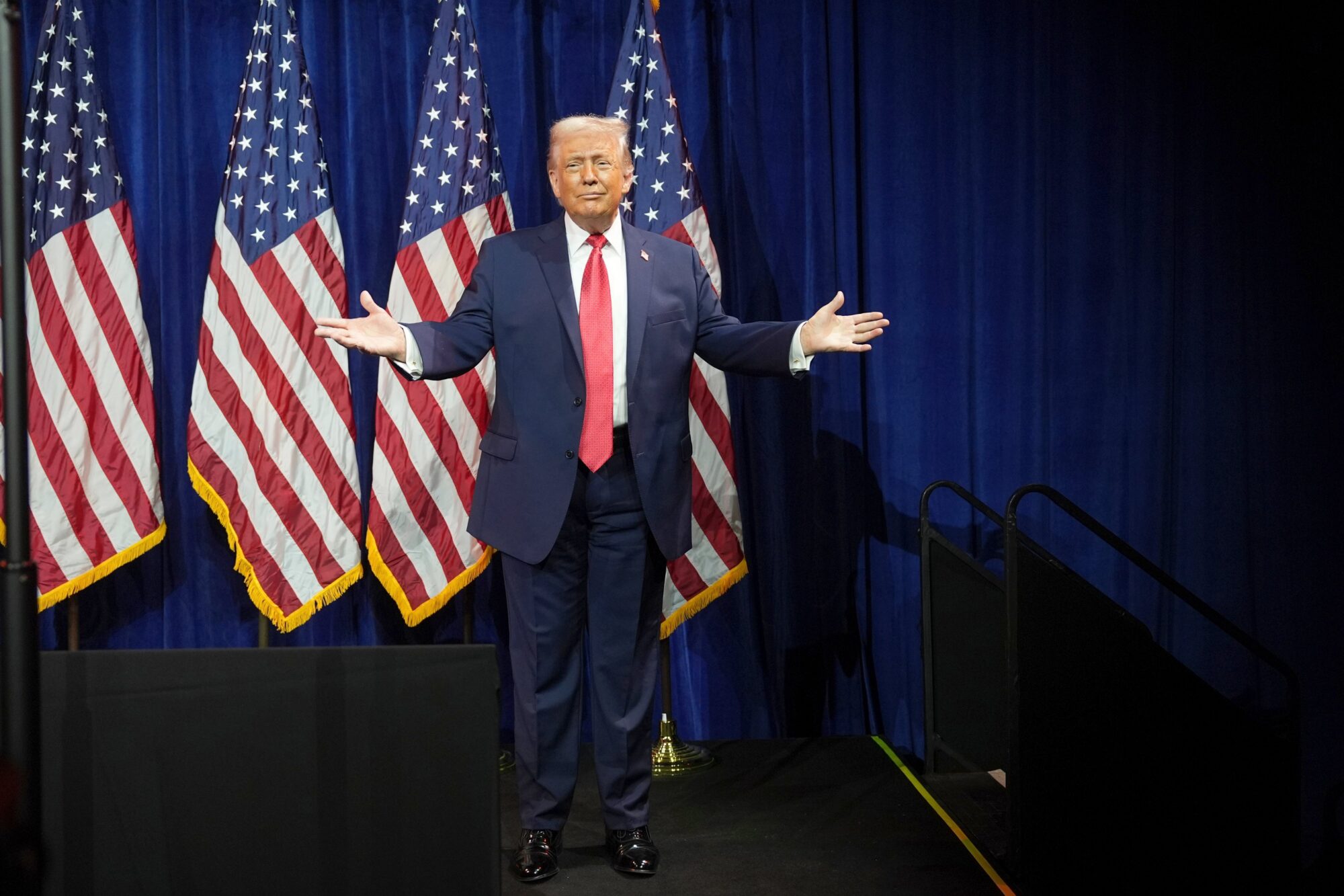 El presidente de Estados Unidos, Donald Trump, se dirige a los republicanos de la Cámara de Representantes en su conferencia anual sobre temas de actualidad, en el Kennedy Center, rebautizado como Trump-Kennedy Center por la junta directiva designada por Trump, en Washington, DC, EE. UU., el 6 de enero de 2026.