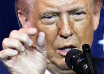 El presidente de Estados Unidos, Donald Trump, se dirige a los republicanos de la Cámara de Representantes en su conferencia anual sobre temas de actualidad, en el Kennedy Center, rebautizado como Trump-Kennedy Center por la junta directiva designada por Trump, en Washington, DC, EE. UU., el 6 de enero de 2026.