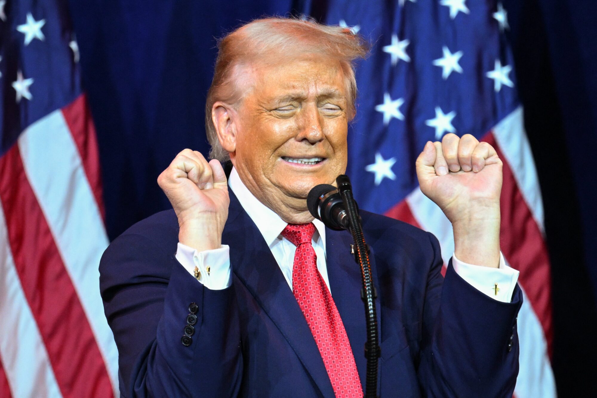 El presidente de Estados Unidos, Donald Trump, se dirige a los republicanos de la Cámara de Representantes en su conferencia anual sobre temas de actualidad, en el Kennedy Center, rebautizado como Trump-Kennedy Center por la junta directiva designada por Trump, en Washington, DC, EE. UU., el 6 de enero de 2026.