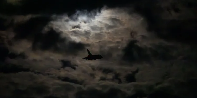 La RAF se unió a aviones franceses en un ataque conjunto contra una instalación subterránea en la tarde del sábado 3 de enero en Siria para ayudar a prevenir cualquier intento de resurgimiento del movimiento terrorista Daesh.