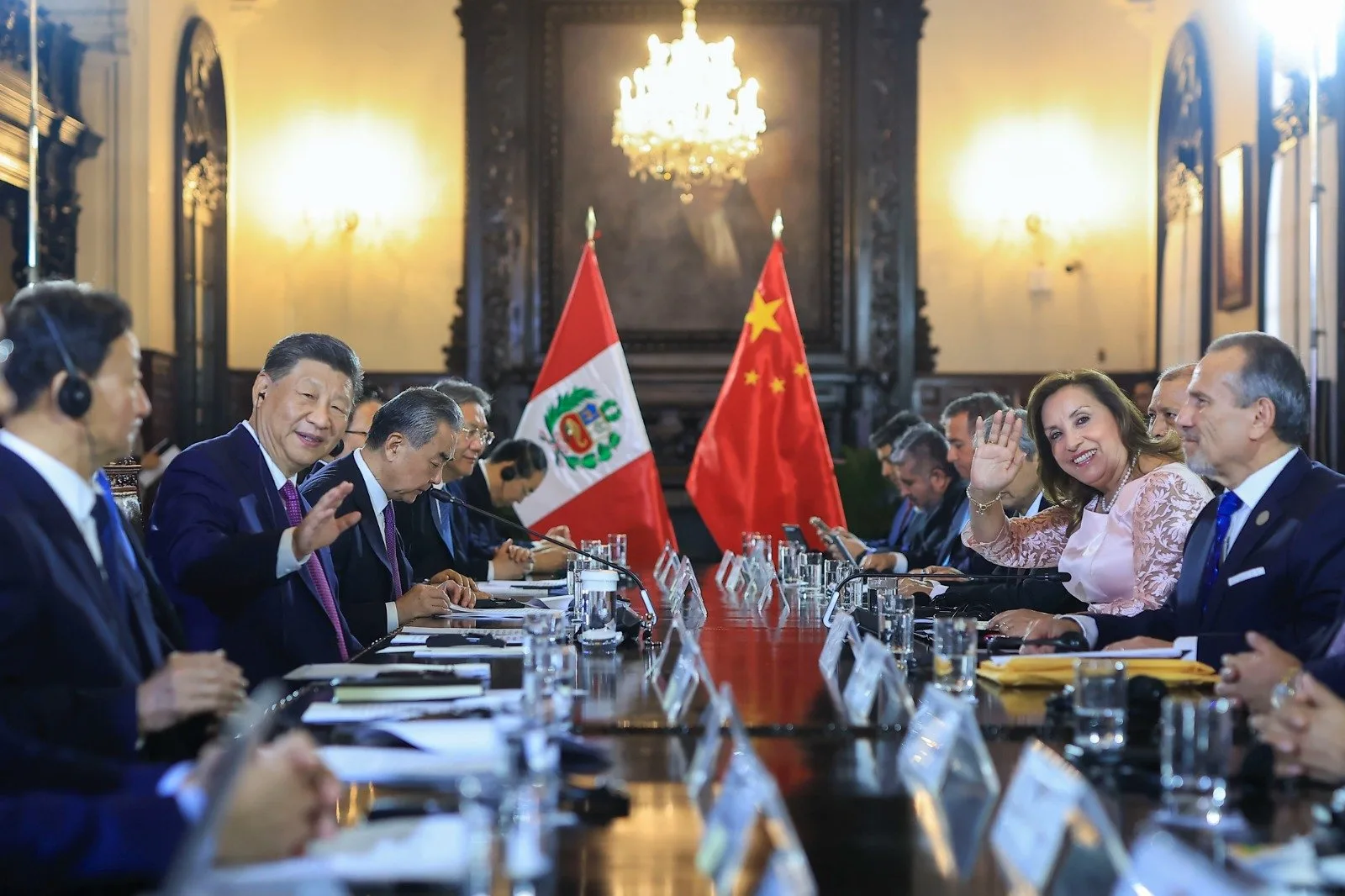 China profundiza su influencia en Latinoamérica: Presidenta de Perú, Dina Boluarte, y el presidente chino, Xi Jinping, han inaugurado el megapuerto de Chancay, situado a aproximadamente 70 kilómetros de Lima.