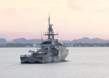 HMS Medyay. Crédito: Real Armada Británica