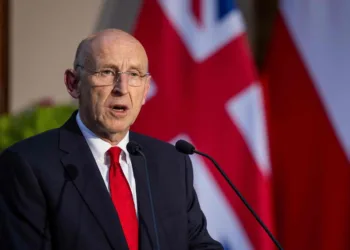 El secretario de Defensa de Reino Unido, John Healey, sostiene que detendría a Vladimir Putin por crimenes de guerra