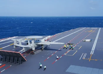 KJ-600, un avanzado avión de alerta temprana de China, captado en el portaaviones Fujian. Crédito: Zona Militar