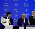 Javier Milei firma la adhesión al "Consejo de Paz" de Donald Trump en el Foro Económico Mundial de Davos