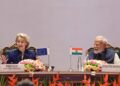La presidenta de la Unión Europea, Úrsula Von der Leyen, junto al primer ministro de India, Narendra Modi.