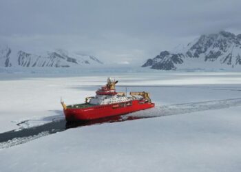 Fuente: © British Antarctic Survey El RRS Sir David Attenborough puede romper hielo de un metro de espesor, o incluso más grueso si reduce la velocidad.