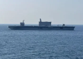 Imagen del buque enigmático de la Armada de China. Crédito: Alex Luck vía X