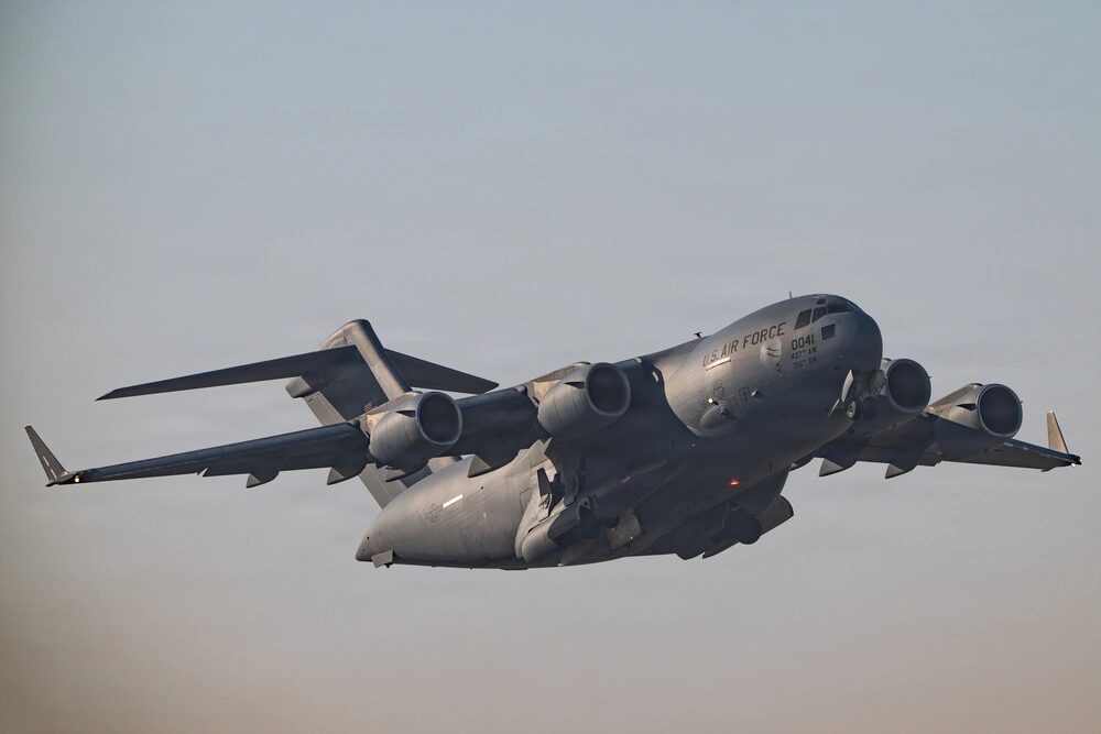 Un avión C-17 Globemaster III despega durante un ejercicio de preparación en el área de responsabilidad del Comando Central de los EE. UU. el 22 de enero de 2026. (Foto de la Fuerza Aérea de los EE. UU. por el Sargento Técnico Justin Norton)