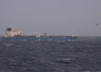 Operativo de la La Marina Nacional de Francia anuncia haber incautado un petrolero vinculado a la flota fantasma de Rusia. Crédito: Marina Nacional de Francia via X