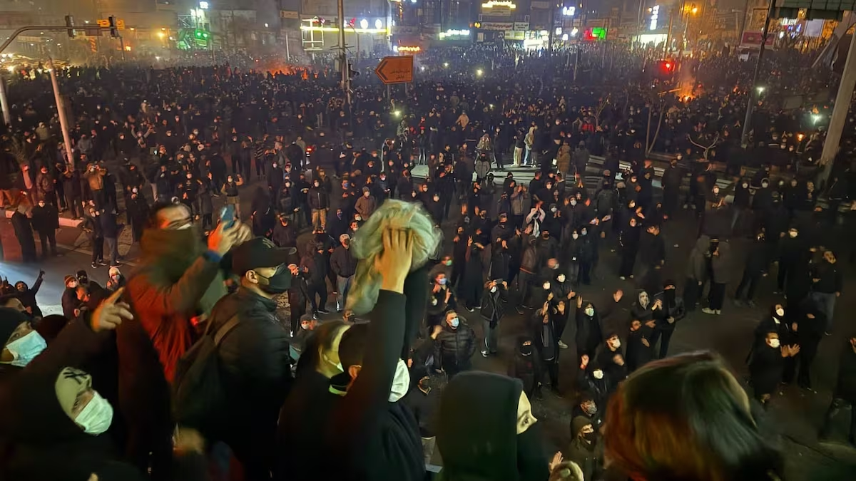 Ciudadanos protestan contra el régimen, el pasado sábado, en Teherán.