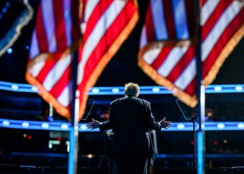 El presidente Donald Trump pronuncia un discurso en el Foro Empresarial Americano de Miami. Crédito: The White House Gallery