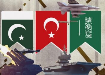 Una ilustración fotográfica que muestra las banderas y los sistemas de defensa de Pakistán, Türkiye y Arabia Saudita. (Creada por Zehra Kurtulus/Türkiye Today)