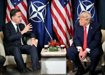 El presidente de Estados Unidos, Donald Trump conversa con el secretario general de la OTAN, Mark Rutte, durante una reunión bilateral al margen de la reunión anual del Foro Económico Mundial en Davos, el 21 de enero de 2026. MANDEL NGAN/AFP/AFP via Getty Images
