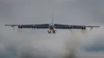 Un bombardero B-52H Stratofortress de la Fuerza Aérea de Estados Unidos llega a la base RAF Fairford, Reino Unido, como parte de una misión de despliegue estratégico destinada a fortalecer la cooperación con aliados de la OTAN y demostrar la capacidad de disuasión global de Washington/ Créditos: Official U.S. Air Force X