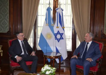 El canciller israelí Gideon Sa’ar junto al vicecanciller argentino Pablo Quirno, durante su visita oficial a Buenos Aires en noviembre de 2025. En ese viaje, Sa’ar destacó la “relación extraordinaria” entre Israel y la Argentina bajo la presidencia de Javier Milei, antecedente diplomático que cobra relevancia tras su reciente mención a la disputa por las Islas Malvinas en el Consejo de Seguridad de la ONU/ Créditos: Publicación de la cuenta oficial de Gideon Sa’ar en X (@gidonsaar), Ministro de Relaciones Exteriores del Estado de Israel.
