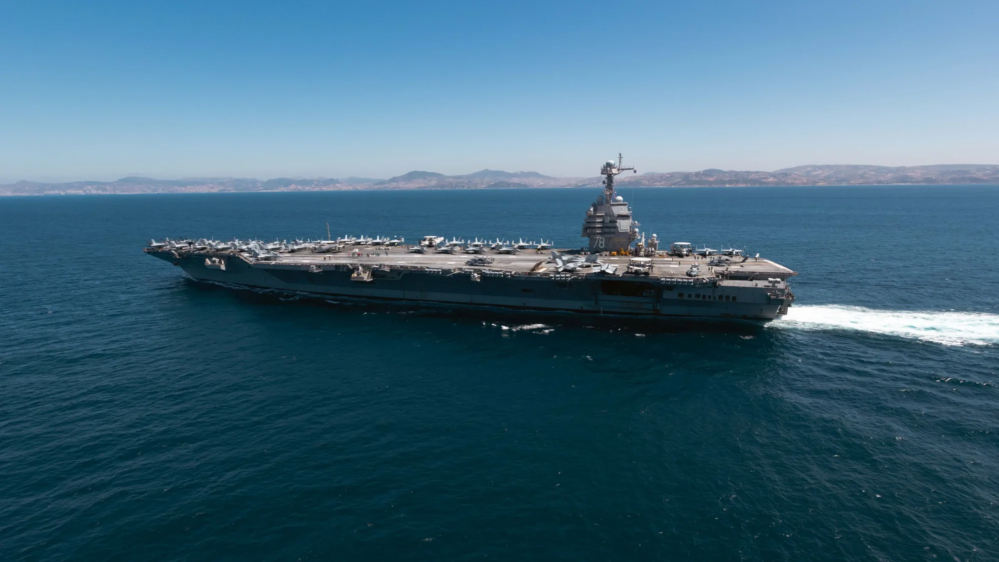 El portaaviones USS Gerald R. Ford (CVN-78), buque insignia del Carrier Strike Group Twelve, parte del Caribe rumbo a Medio Oriente/ Créditos: MC2 Maxwell Orlosky / U.S. Navy