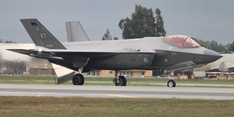 F35A de Vermont que llegaron a Morón esta tarde tras un corto vuelo desde Rota. Crédito: Daniel Ferro