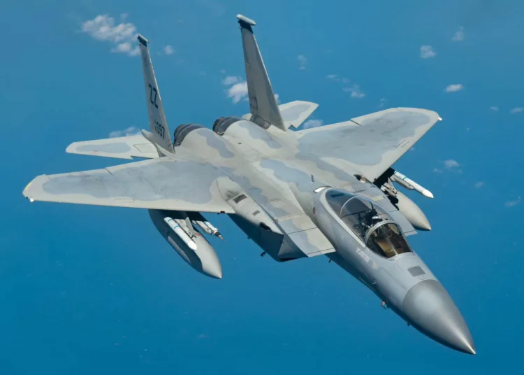 Cuatro aviones de combate F-15 se dirigen a Oriente Medio, remolcados por aviones cisterna de reabastecimiento aéreo LAGER/ Créditos: Open Source Intel