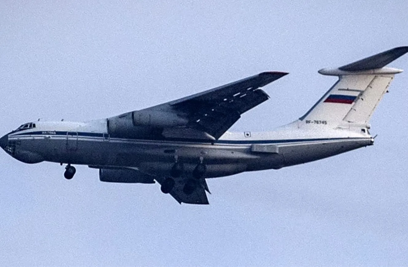 El Il-76 es un transporte de cuatro motores con una capacidad de 45 toneladas | Fadel Senna/AFP vía Getty Images