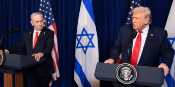 Tras la reunión del presidente estadounidense Donald Trump con el primer ministro israelí Benjamin Netanyahu, la atención internacional se ha desplazado del programa nuclear iraní hacia su creciente capacidad misilística / Crédito: Reuters