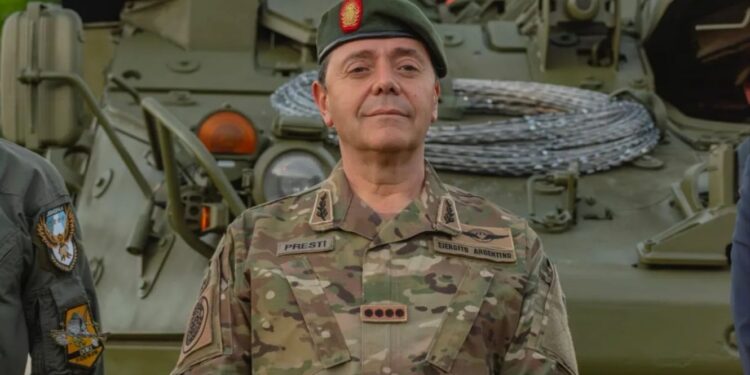 Teniente General Carlos Presti. Crédito: Ministerio de Defensa