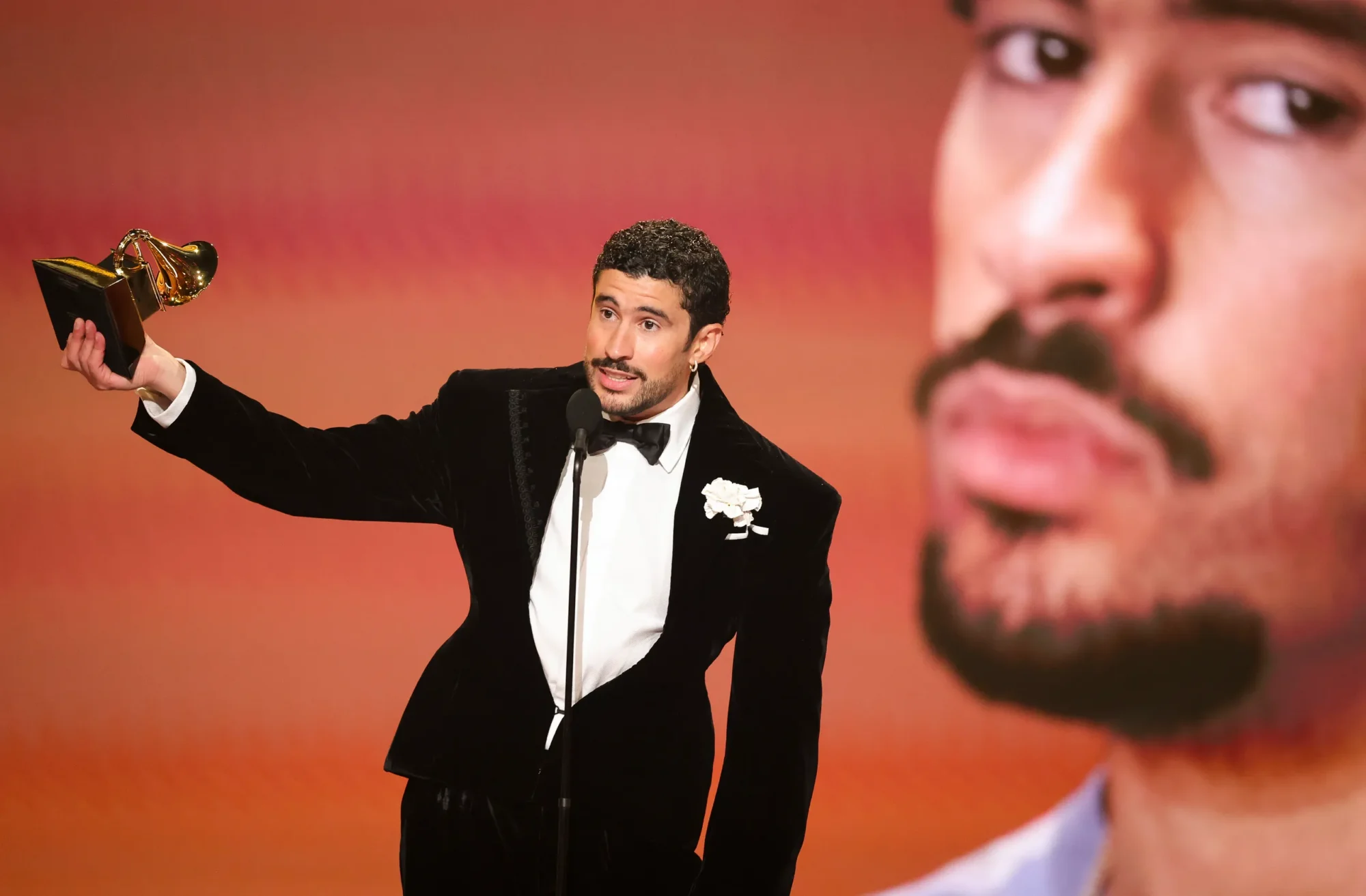 Bad Bunny recibe el premio al Álbum del Año en los Grammy Awards 2026. CBS Photo Archive/Getty Images