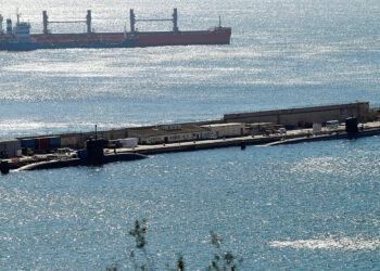 Dos submarinos nucleares atracados en el muelle de la base naval de South Mole, en Gibraltar efe