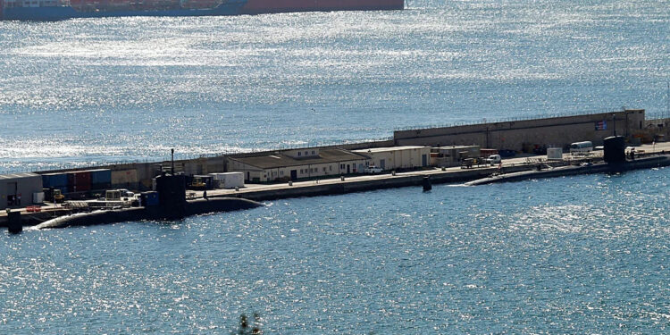 Dos submarinos nucleares atracados en el muelle de la base naval de South Mole, en Gibraltar efe