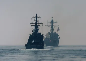 Ejercicio naval conjunto entre el destructor Delbert D. Black de Estados Unidos y la corbeta INS Eilat de Israel