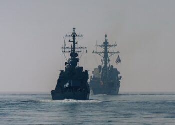 Ejercicio naval conjunto entre el destructor Delbert D. Black de Estados Unidos y la corbeta INS Eilat de Israel