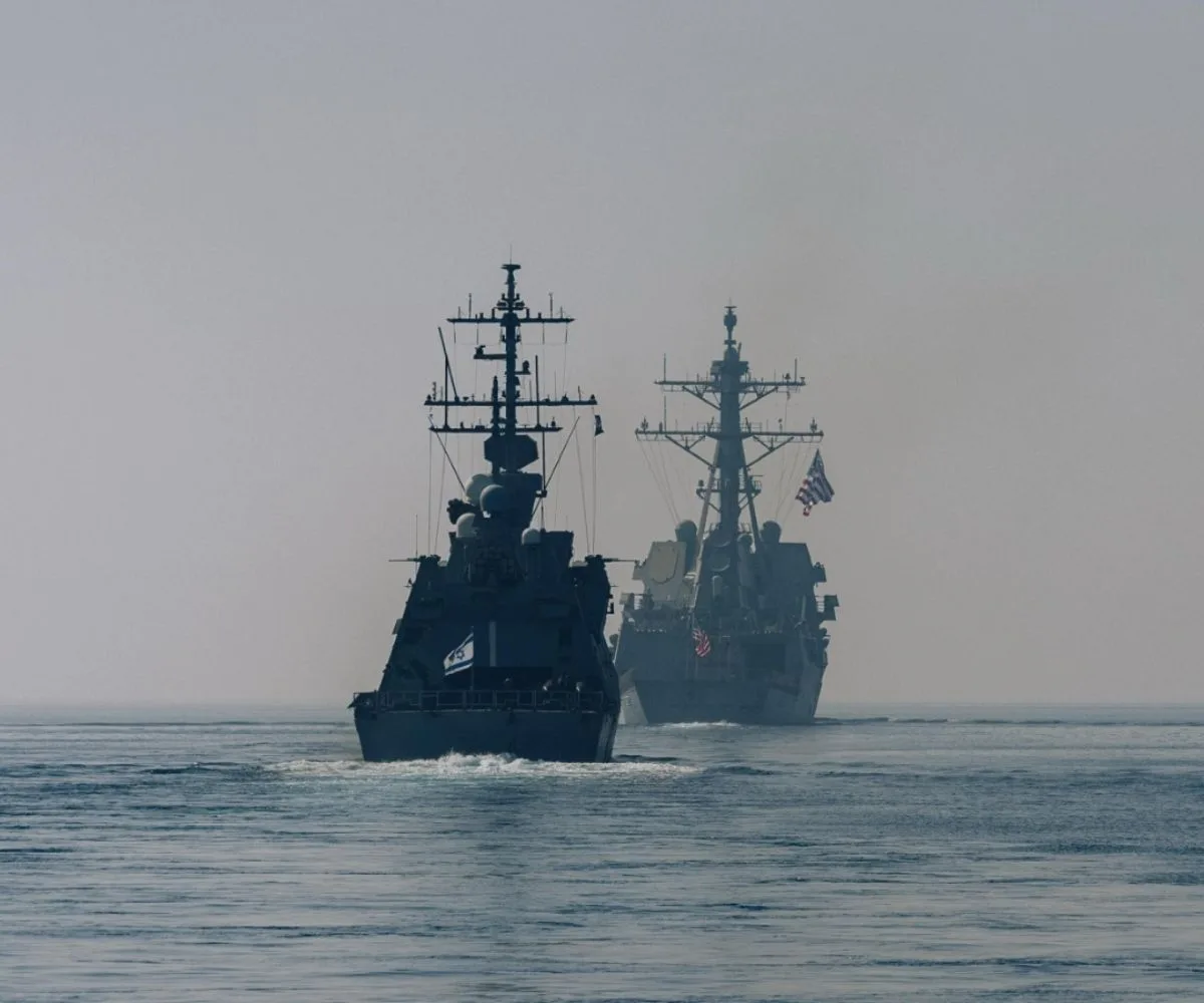Ejercicio naval conjunto entre el destructor Delbert D. Black de Estados Unidos y la corbeta INS Eilat de Israel
